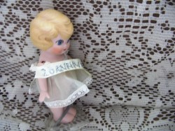 BISQ ANN DOLL MAIN_02